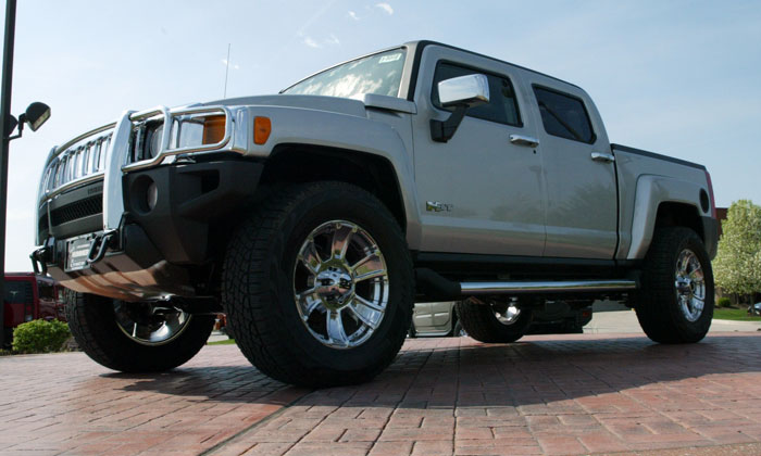 Black 2009 Hummer H3T Rear