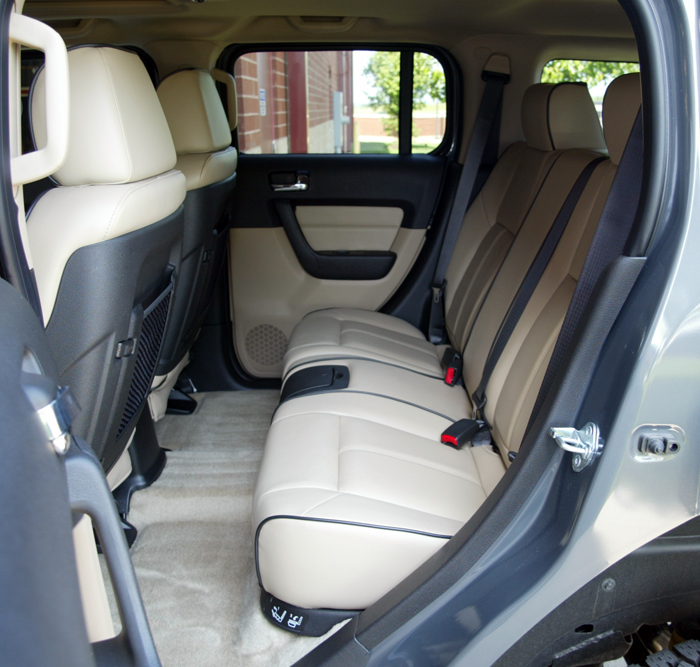 2009 Hummer H3 Alpha Interior